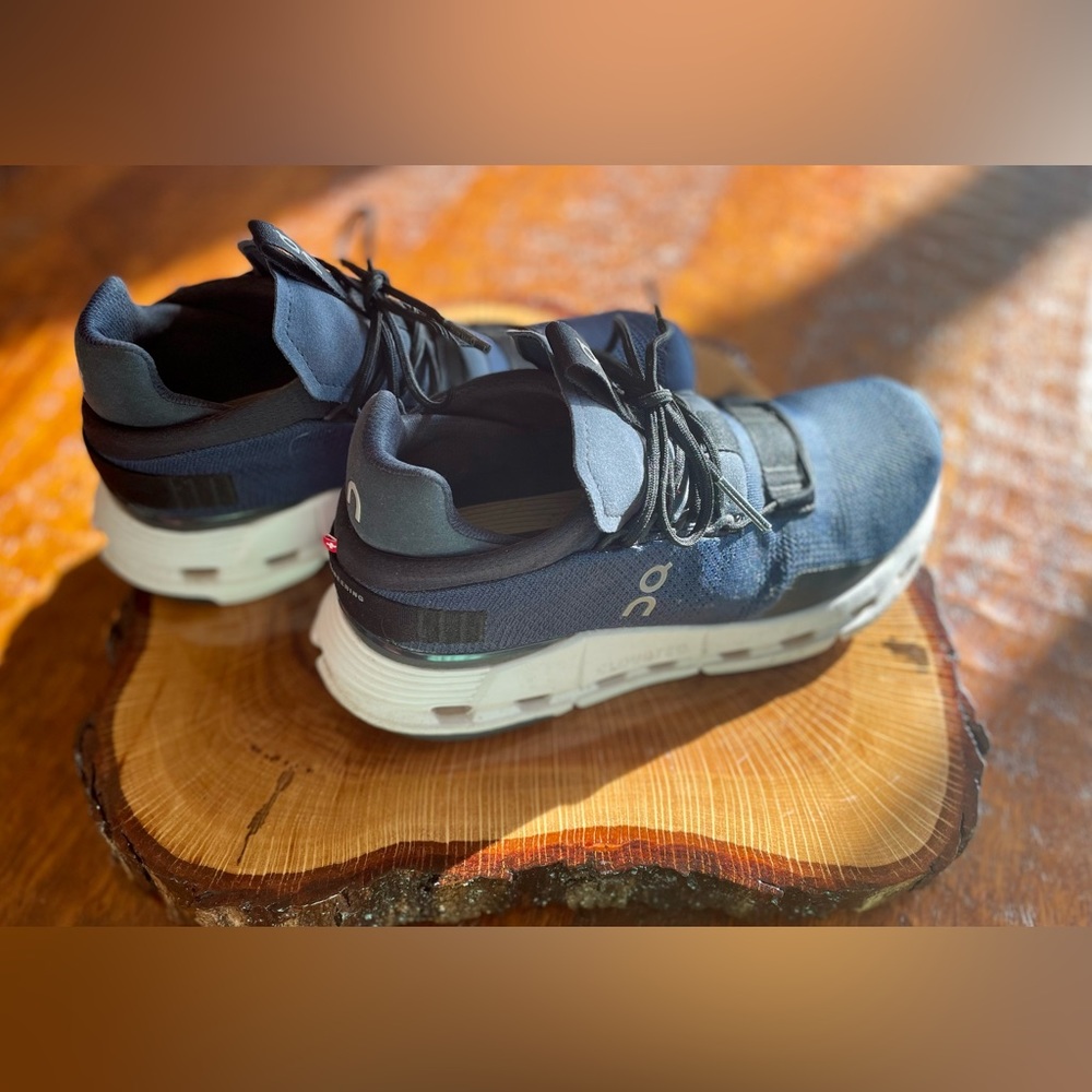 On Cloudnova, navy blue, size 7 W, excellent condition.